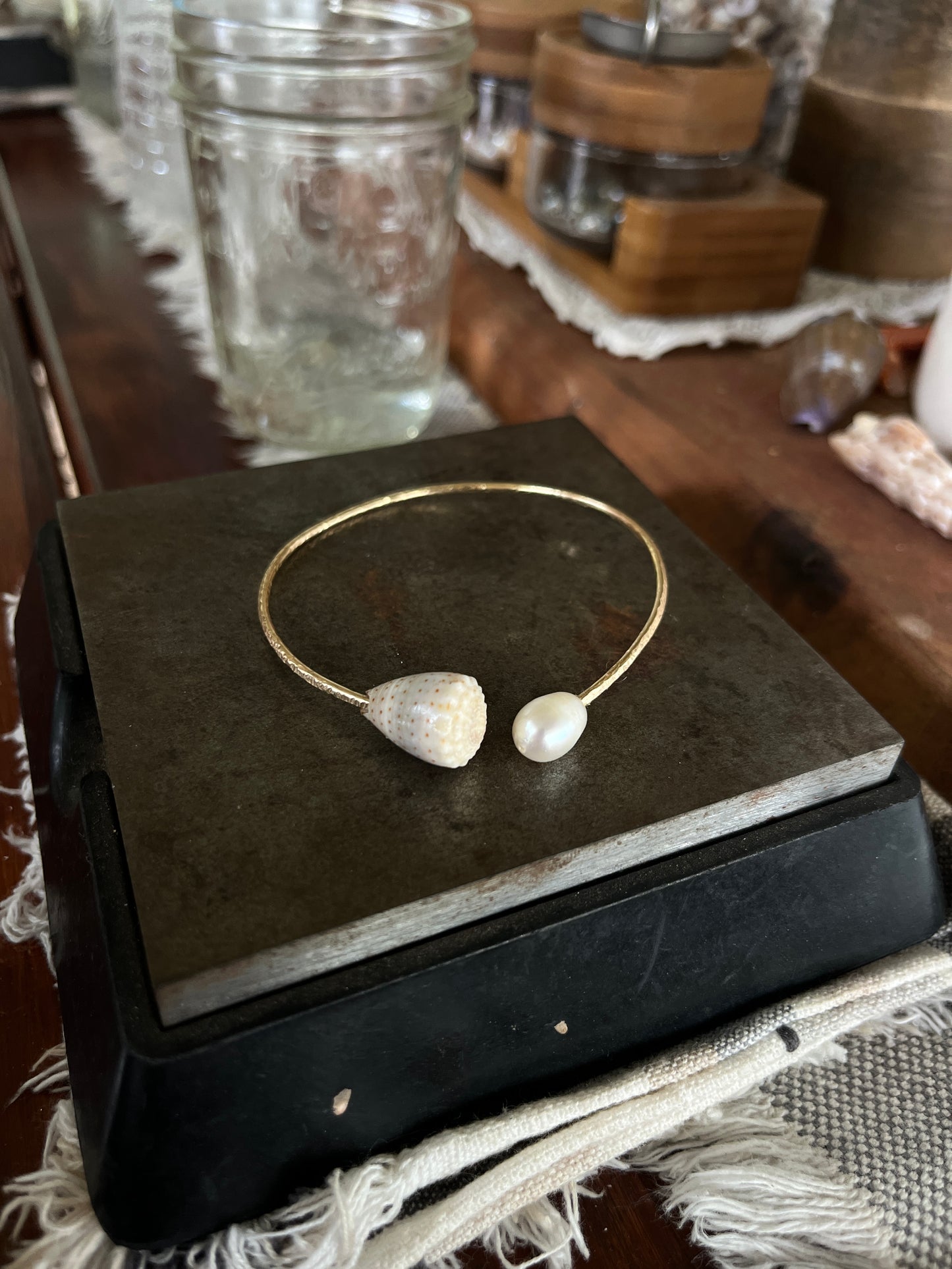 Hawaiian Cone Shell X Pearl Cuff