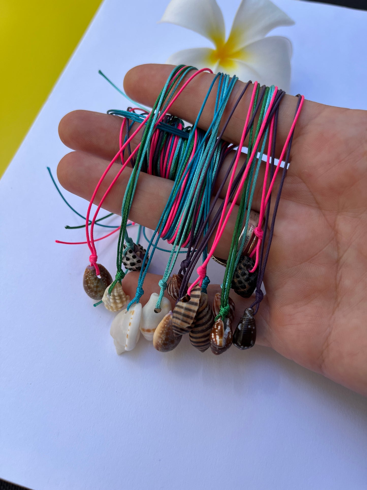 Retro Hawaiian Seashell Necklace