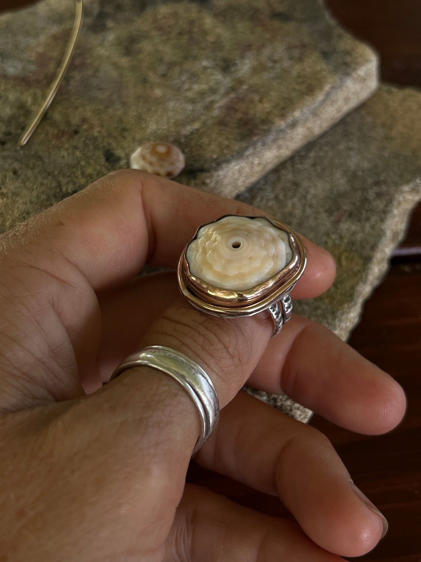 NS Oahu Mixed Metal Puka Shell Ring *rts
