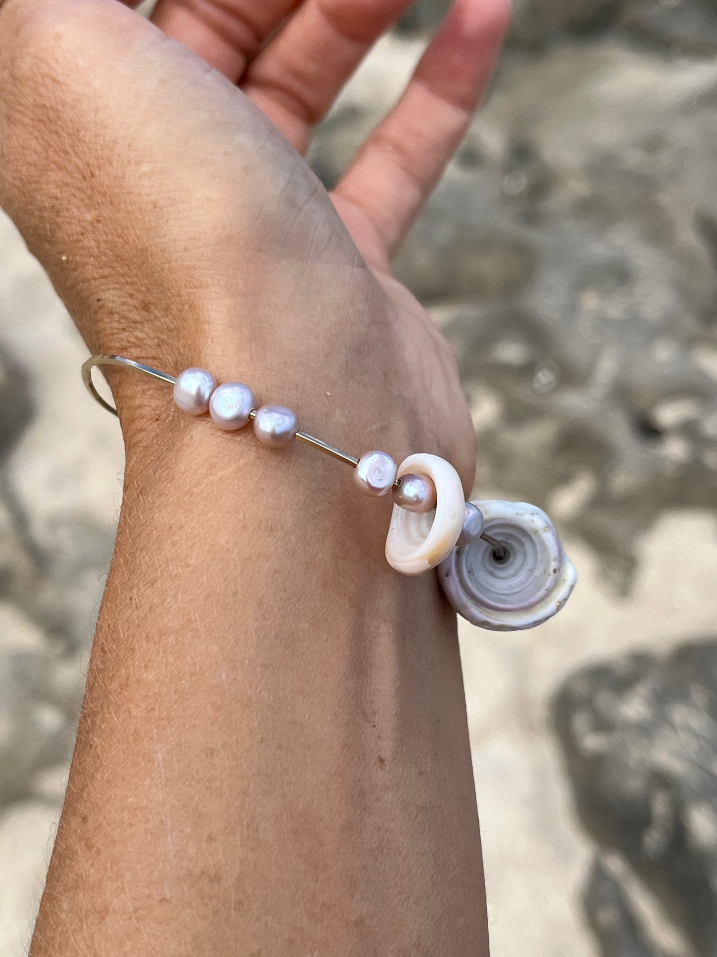 Hawaiian Puka Shell x Pearl Bangle