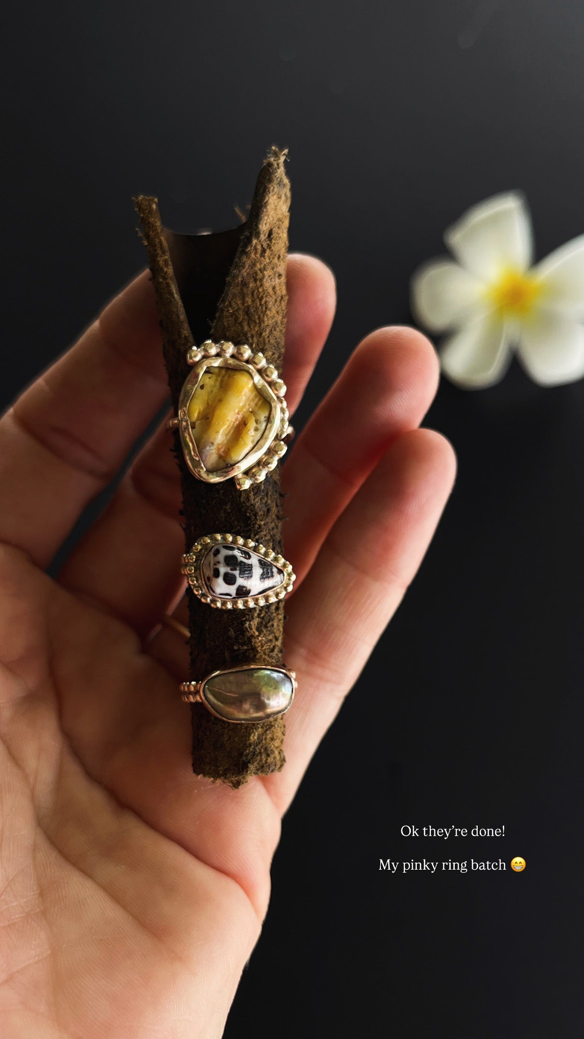 Sunrise Shell Chip Pinky / Midi Ring