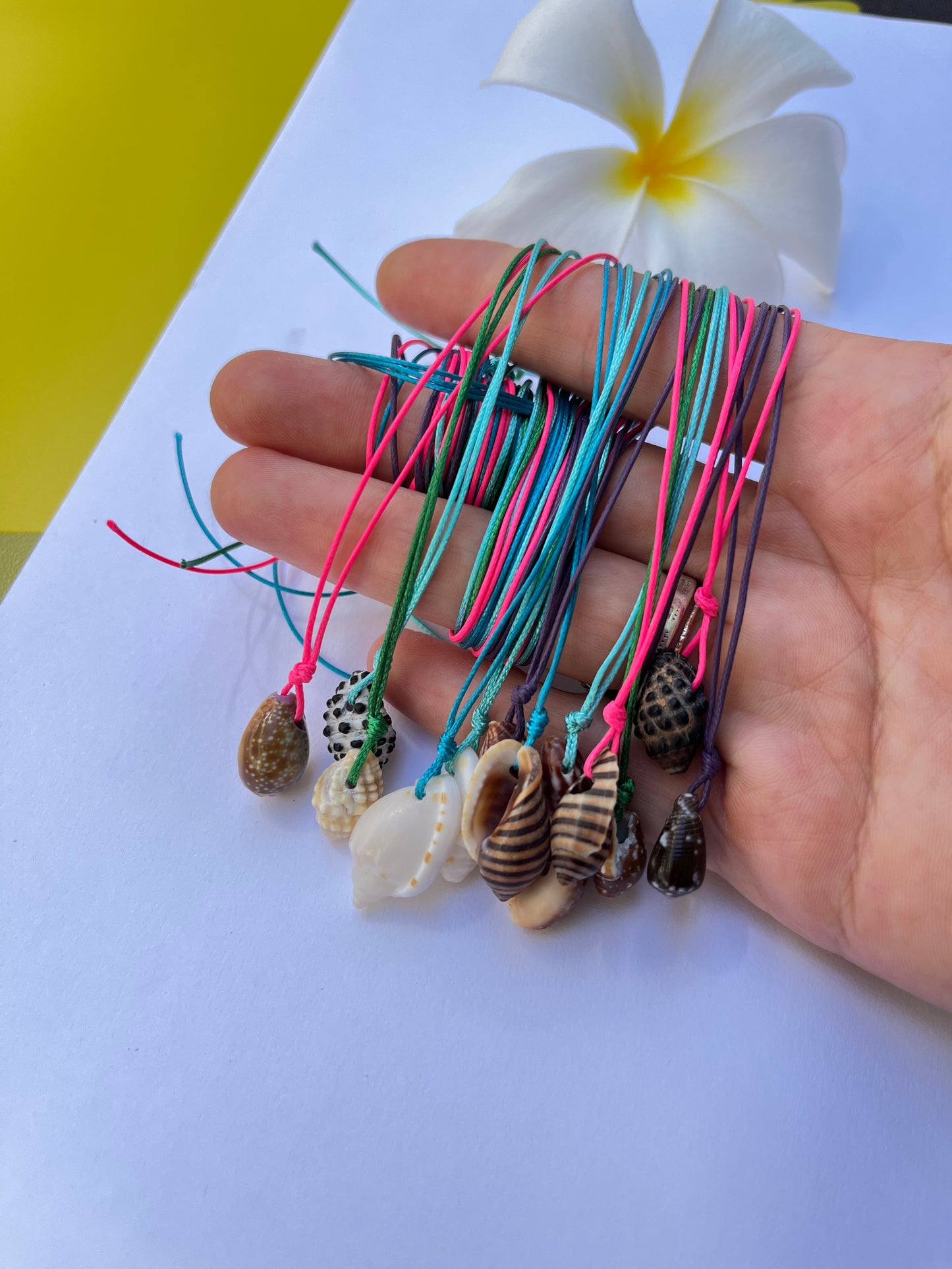 Retro Hawaiian Seashell Necklace