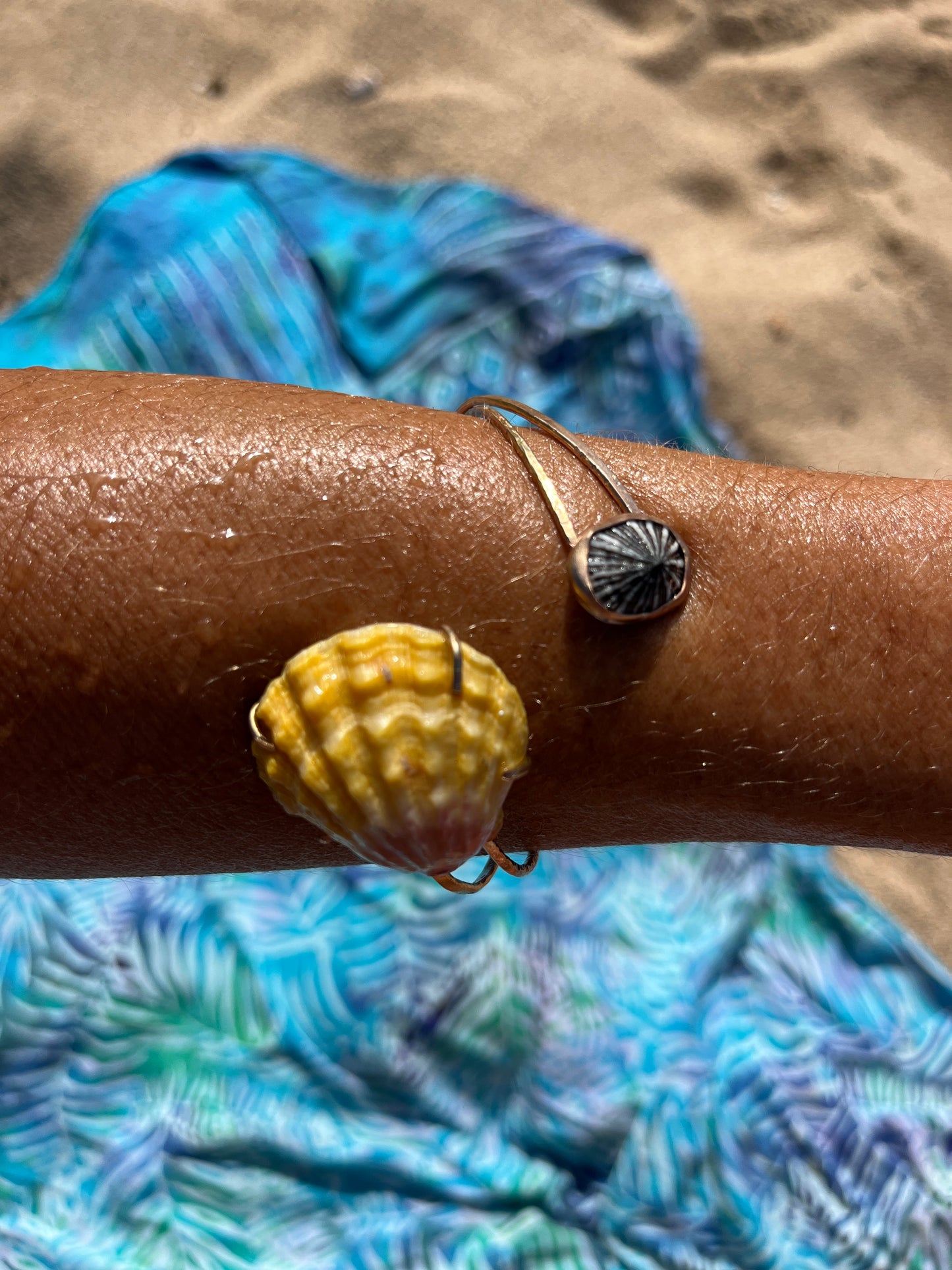 Sunny arm cuff