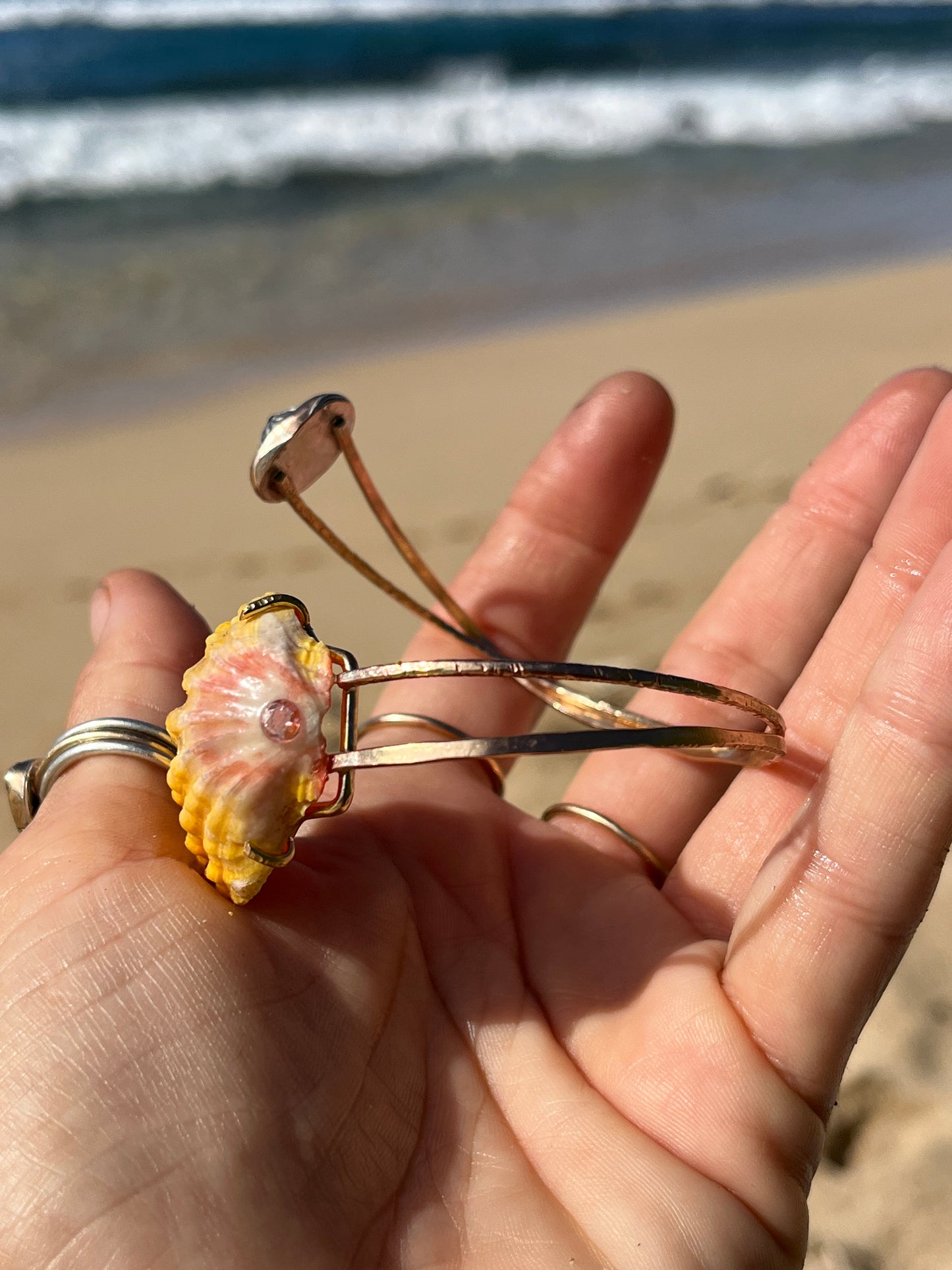 Sunny arm cuff