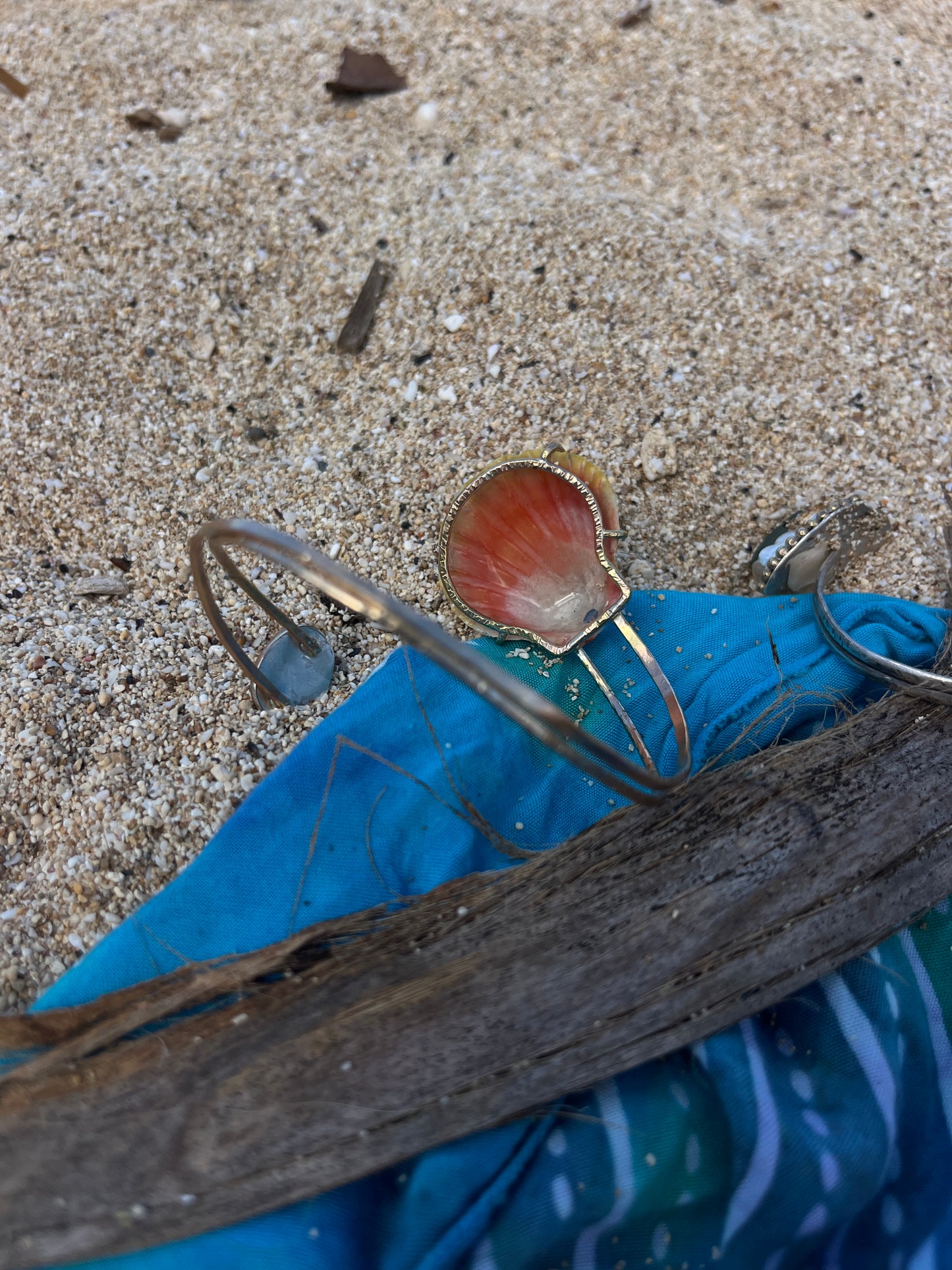 Sunny arm cuff