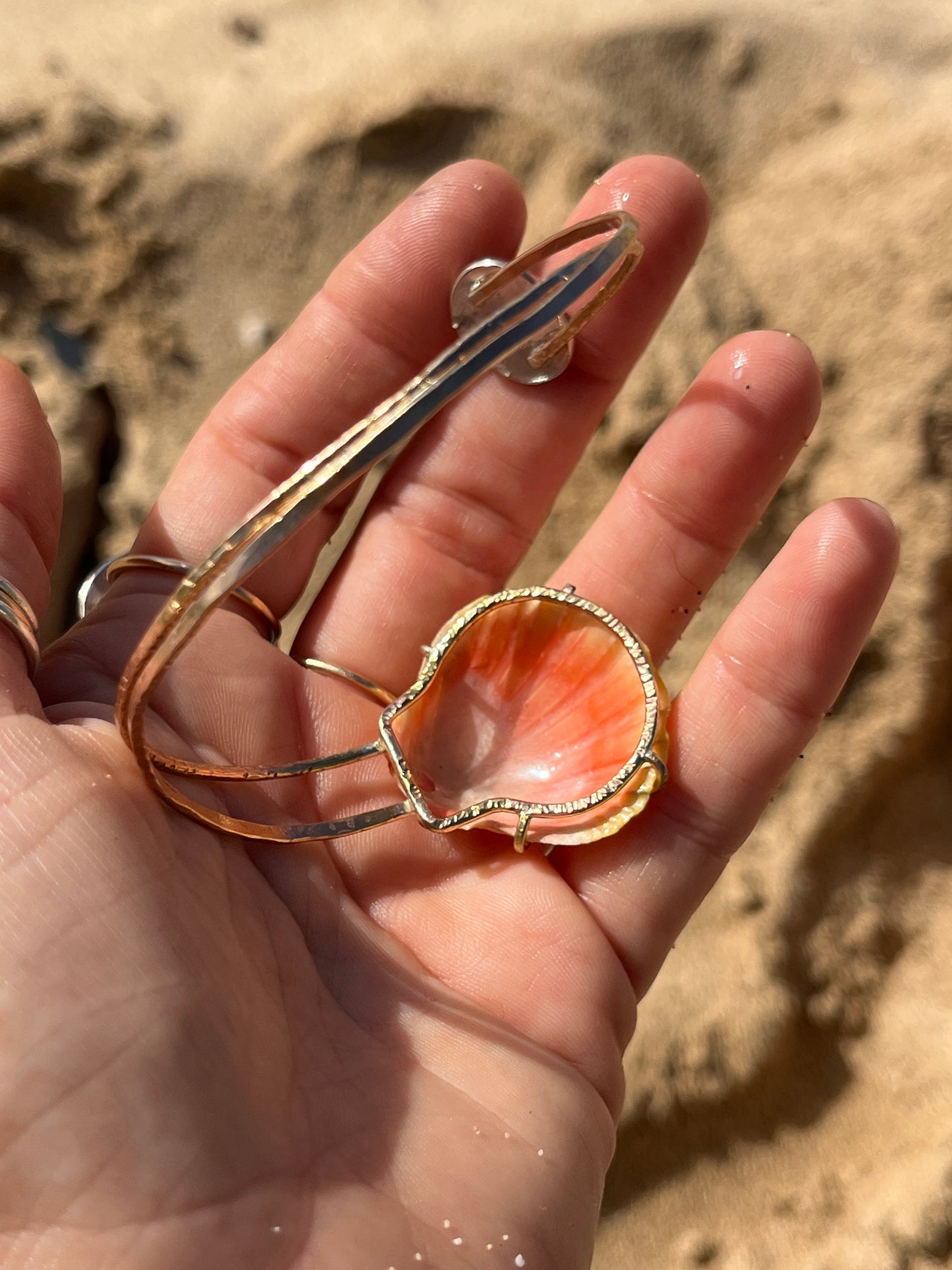 Sunny arm cuff