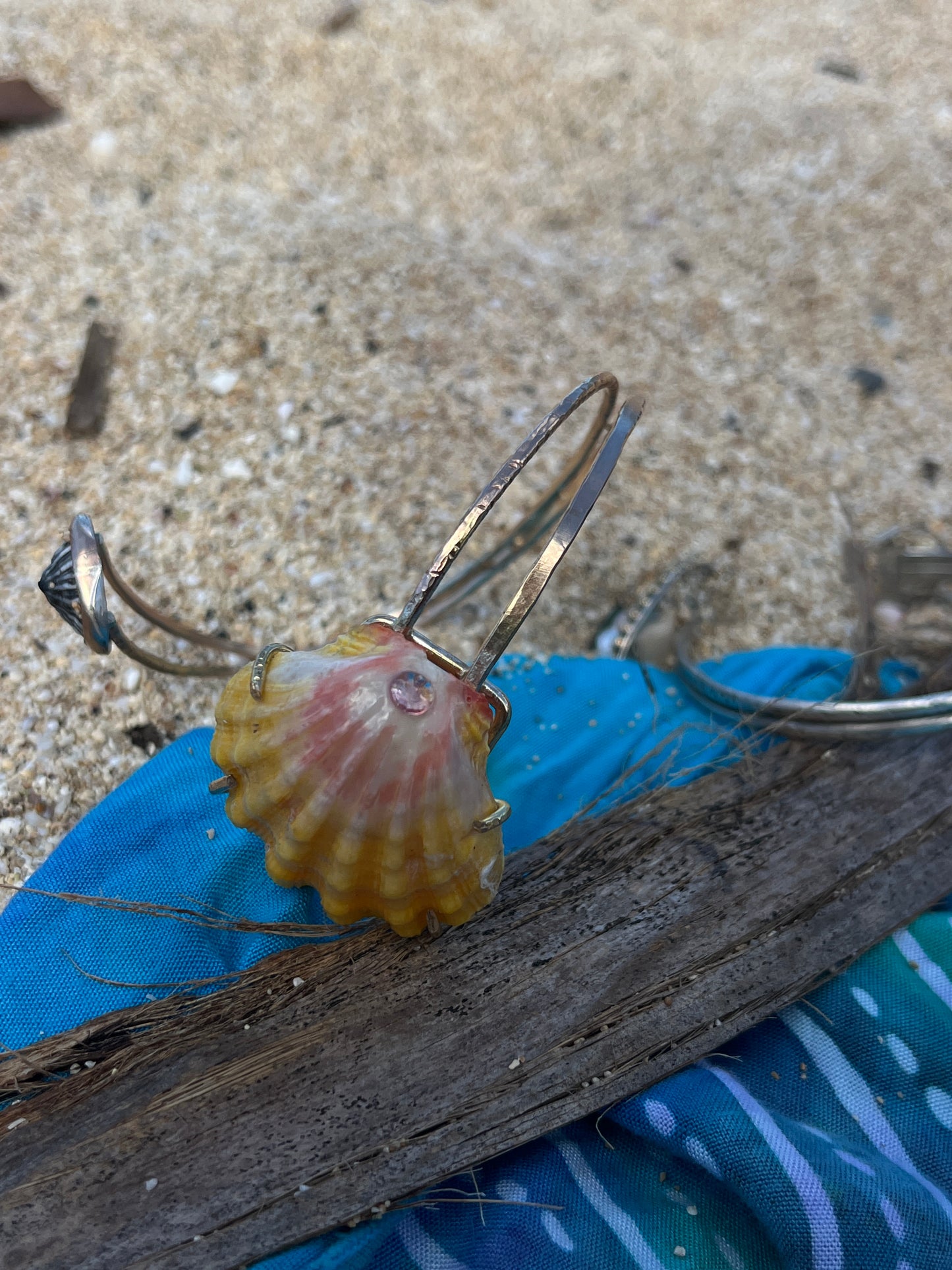 Sunny arm cuff