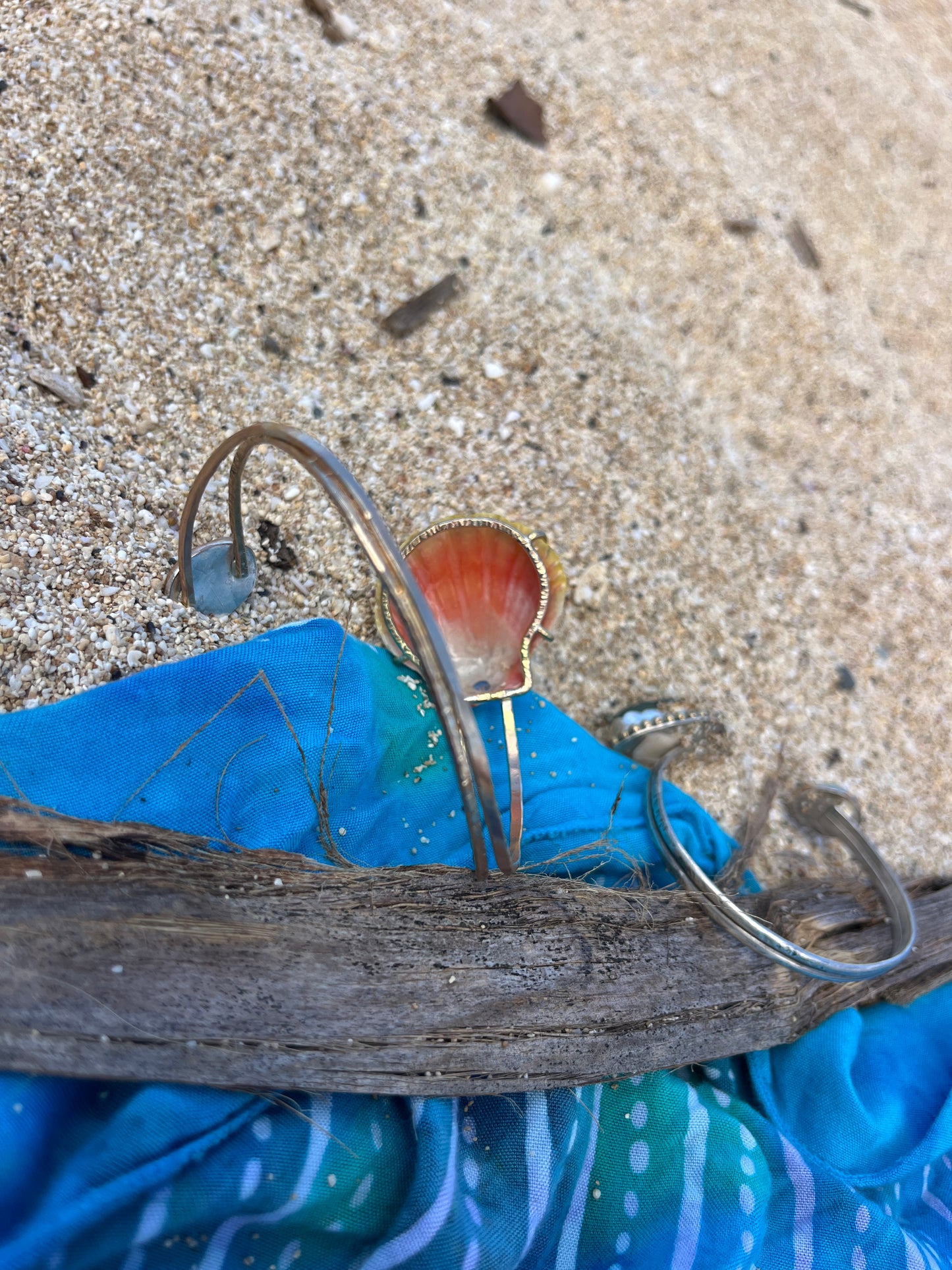 Sunny arm cuff