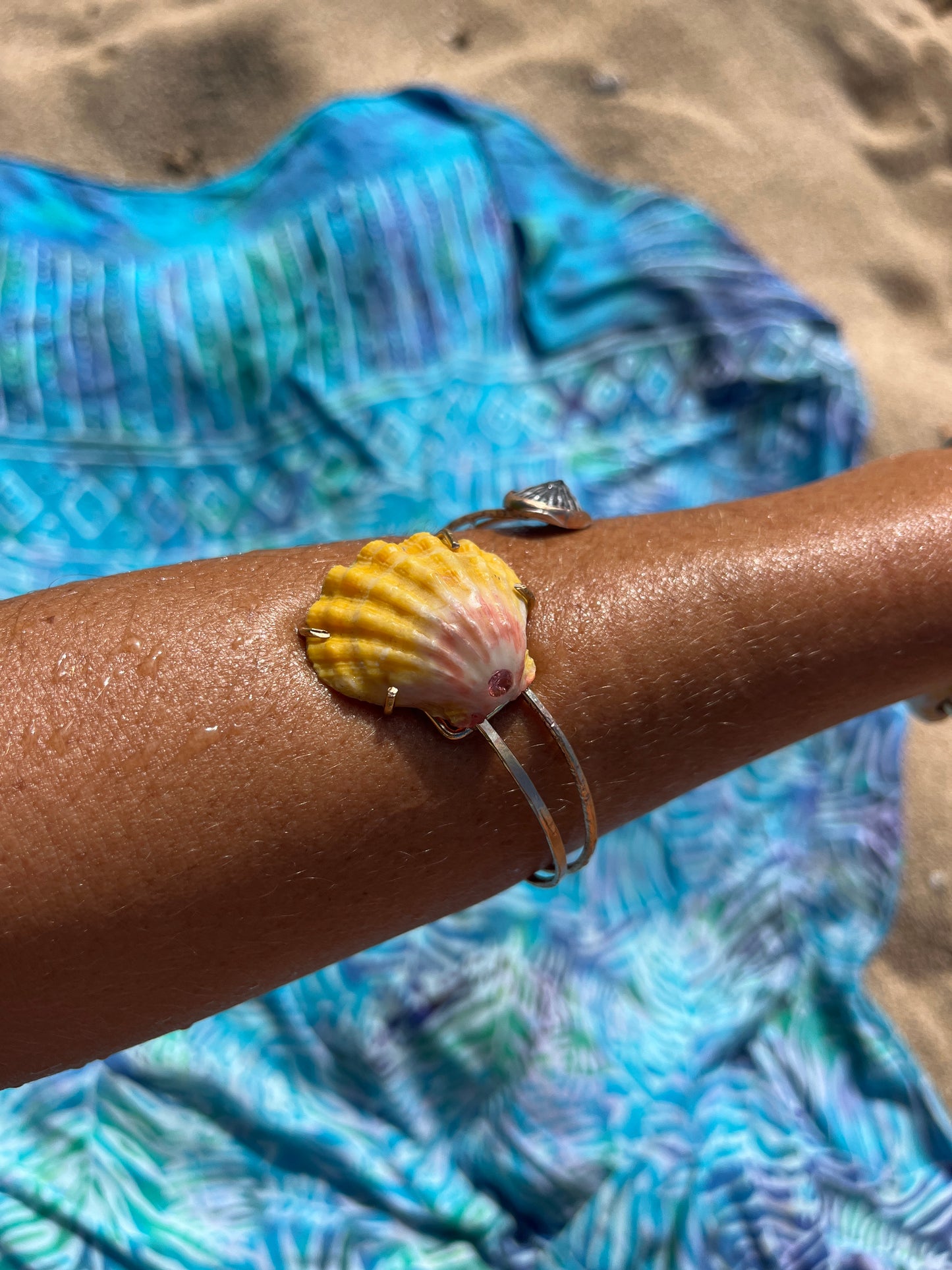 Sunny arm cuff