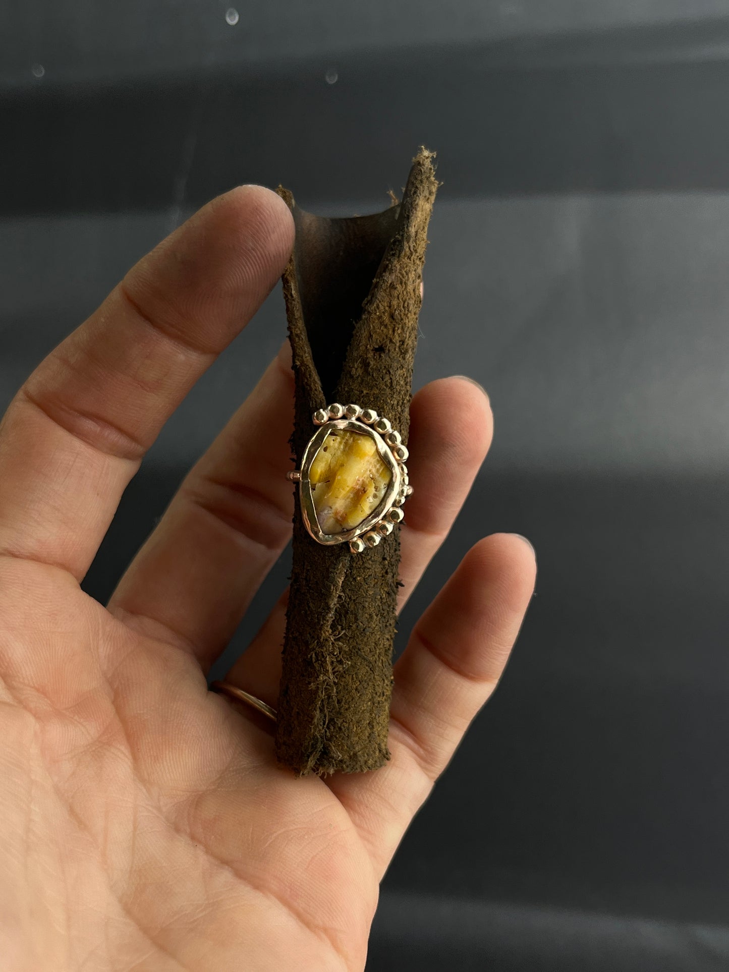 Sunrise Shell Chip Pinky / Midi Ring