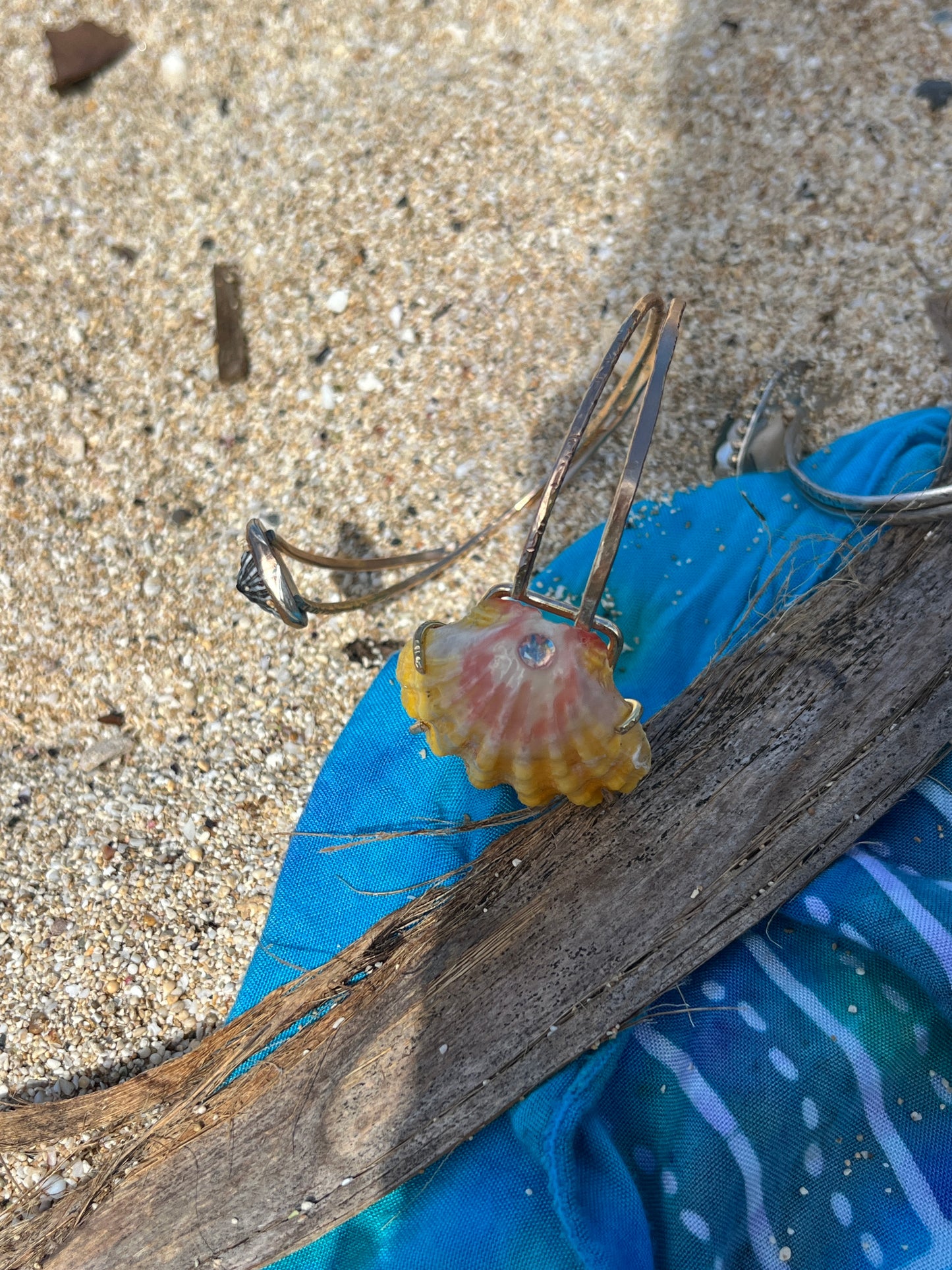 Sunny arm cuff
