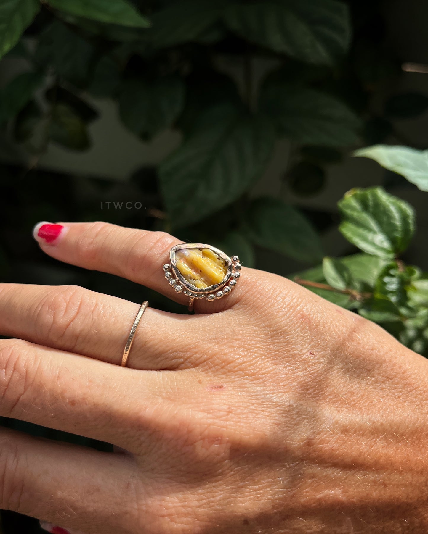 Sunrise Shell Chip Pinky / Midi Ring