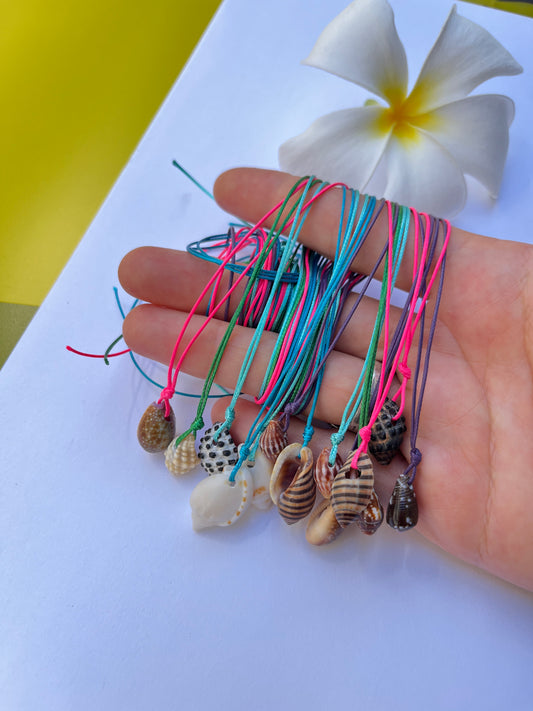 Retro Hawaiian Seashell Necklace