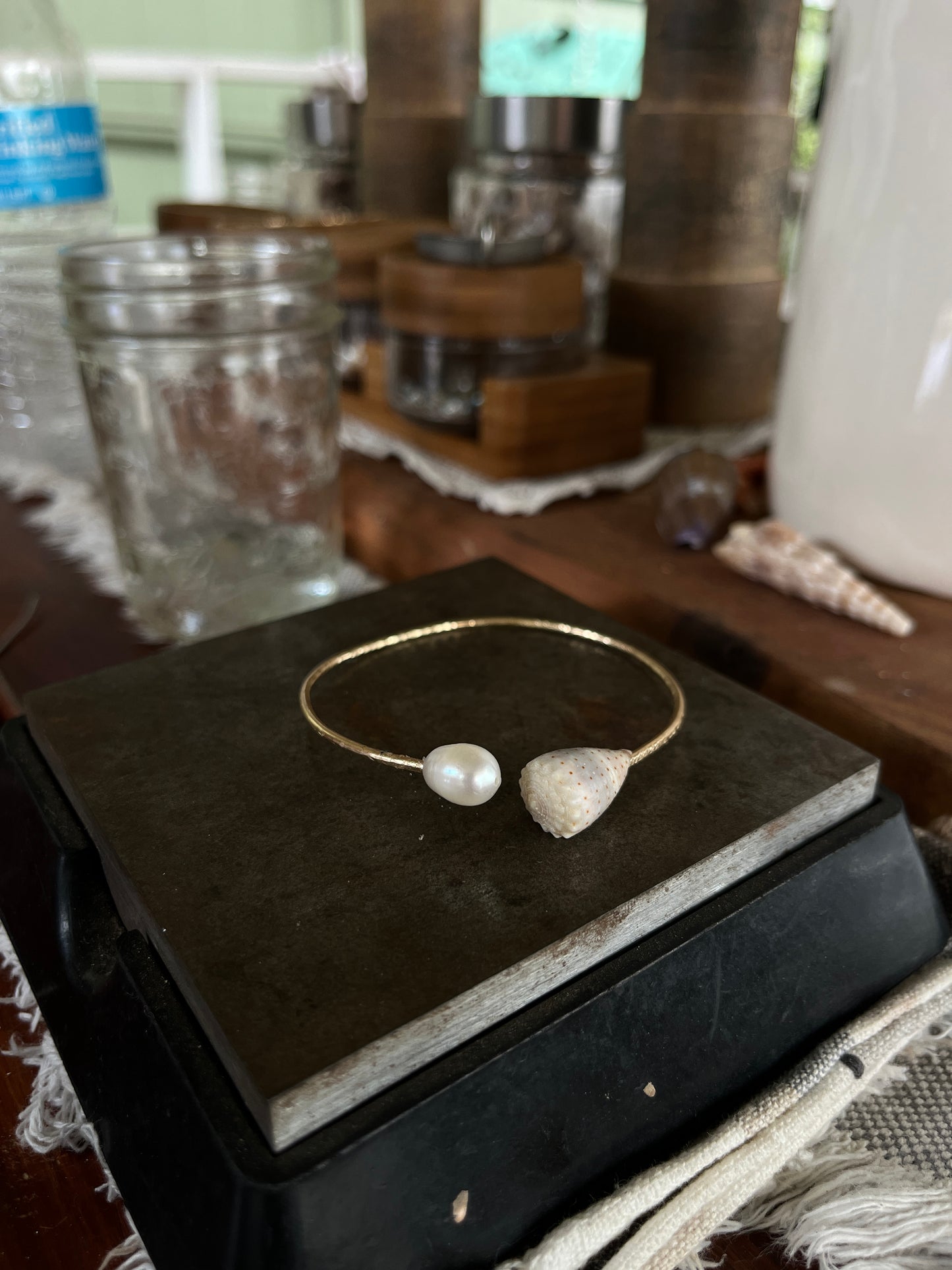 Hawaiian Cone Shell X Pearl Cuff